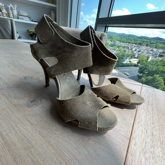 Olive Green Pedro Garcia Slingback Heel - Picture 3 of 12